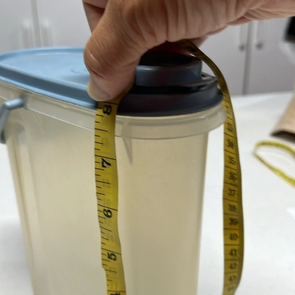 Tupperware Pitcher - Picture 9 of 10